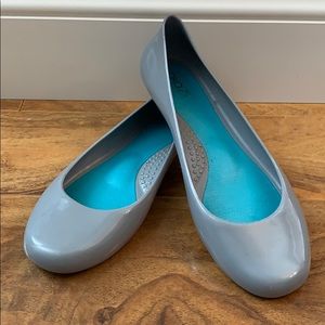 Like new OkaB flats in color Grey. Size 7.